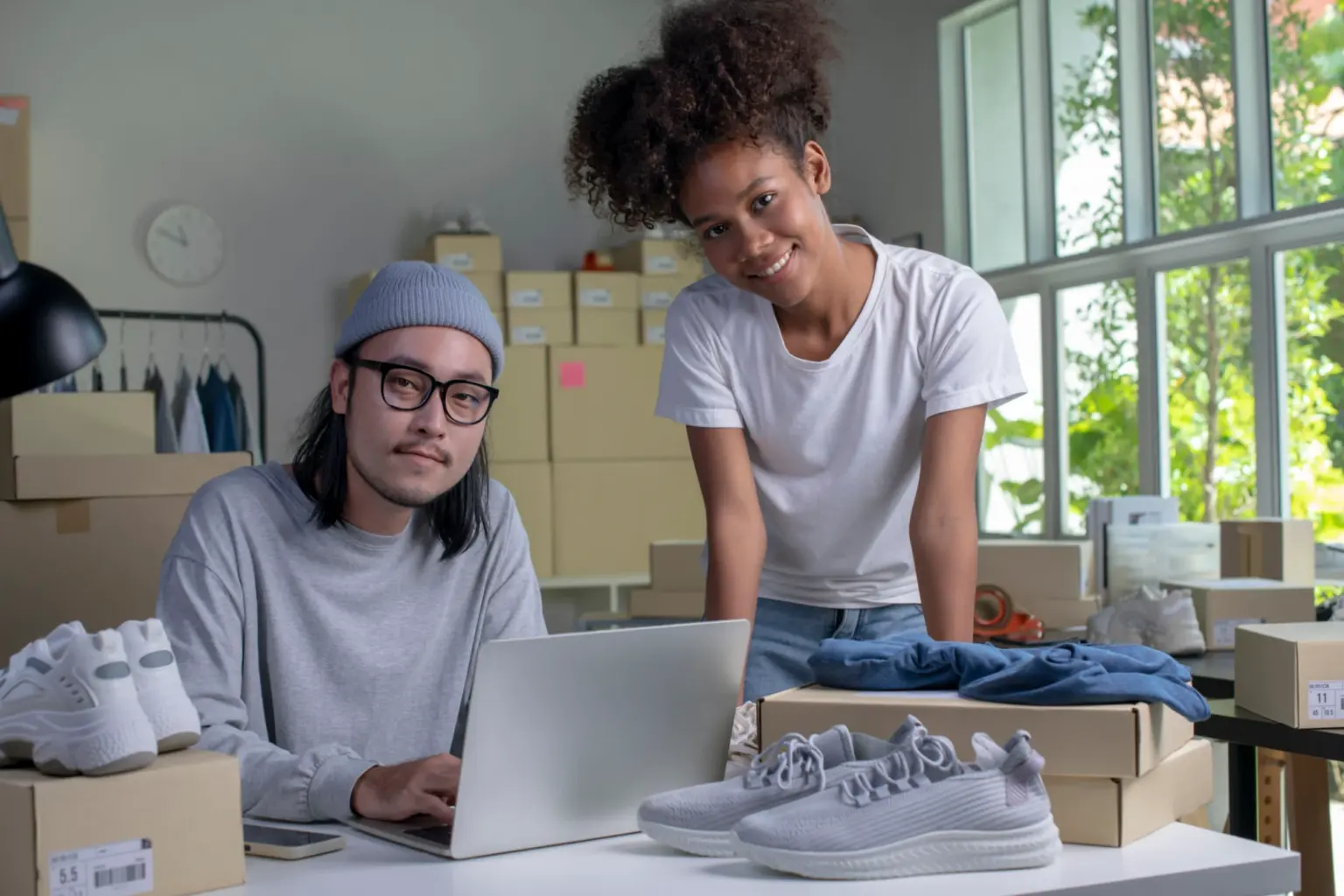 Gründer:innen-Team in Sneaker-Start-up mit ERP-System